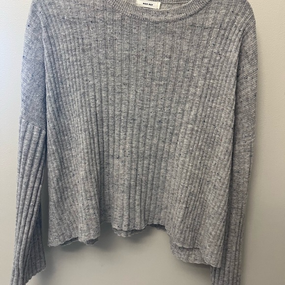 Tin sweater with bell sleeves. Grey with subtle blue and pink speckles. - Picture 3 of 3